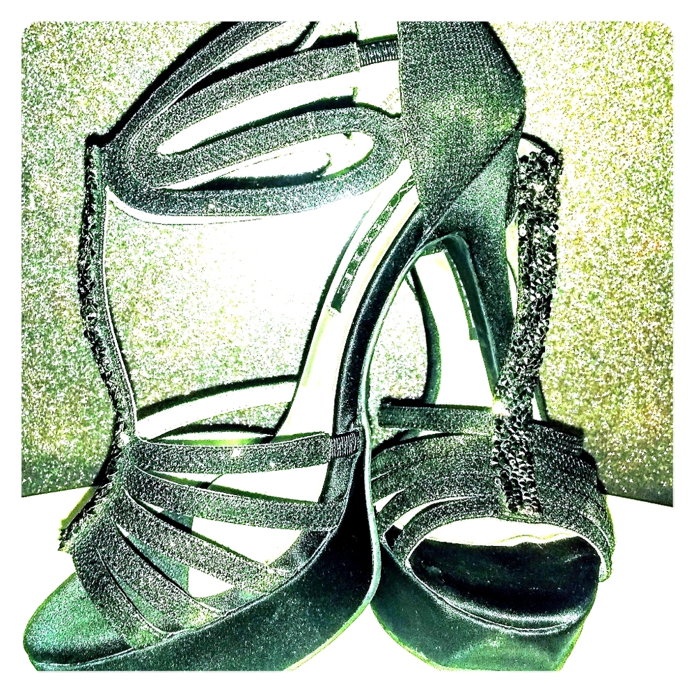 Vera Wang ("White" by) 5 inch Iridescent heels